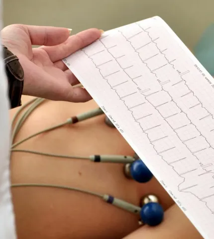 EKQ müayinəsi Bakıda